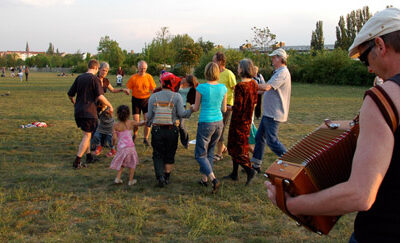 Folkwiesen-Tanzstart zur Sommersaison