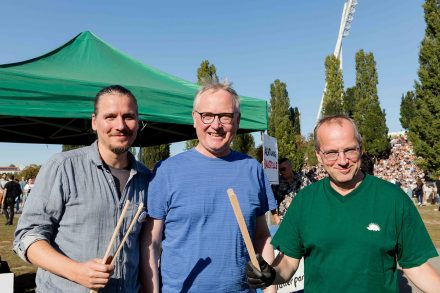 Aufräumaktion aus Liebe zum Mauerpark